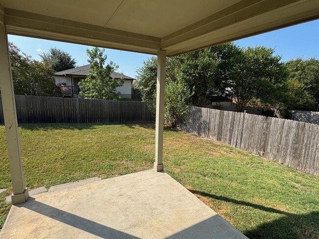 Building Photo - 423 Paddington Dr