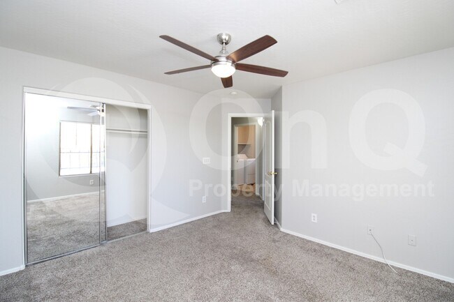 Building Photo - 1467 E Chestnut Ln