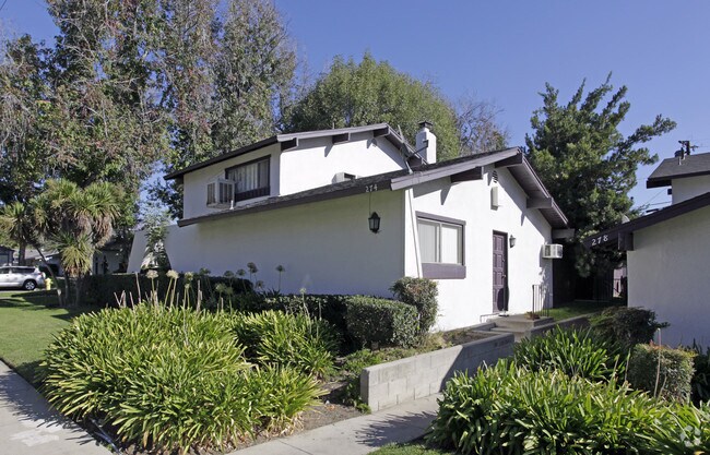 Primary Photo - Casa Del Rey Apartments