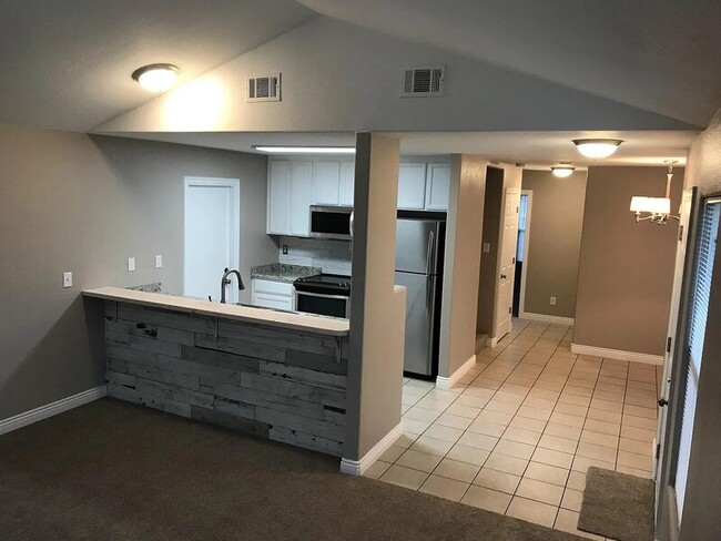 Building Photo - 1055 Vermont Ave