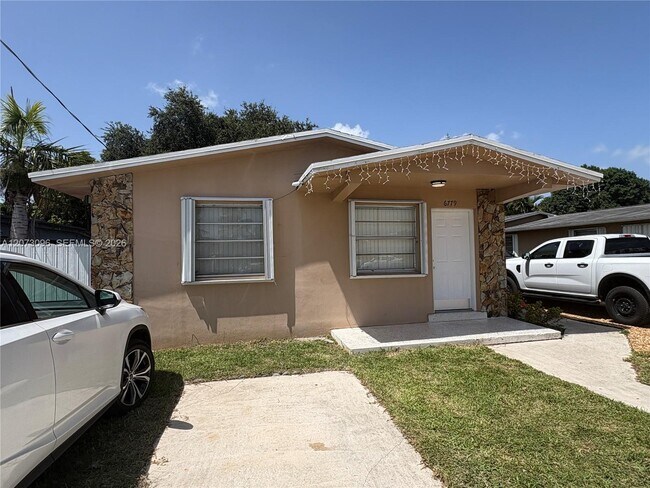 Building Photo - 6777 SW 21st St