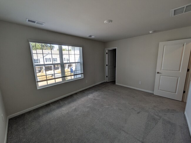 Building Photo - 831 Powder Br Dr