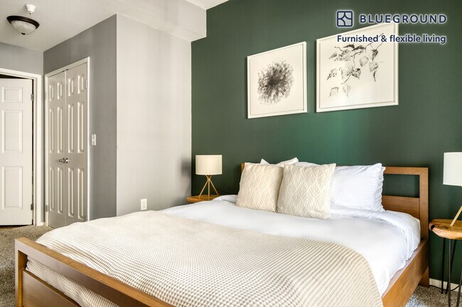 Building Photo - 8601 Lincoln Blvd