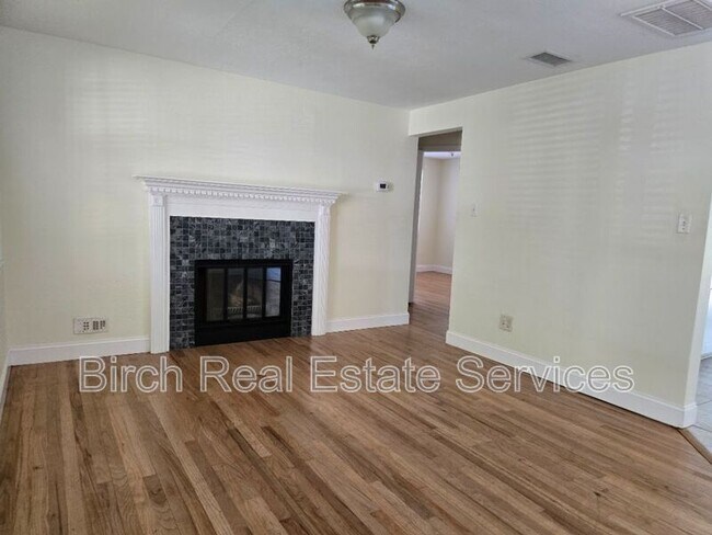 Building Photo - 608 Tangerine Ave