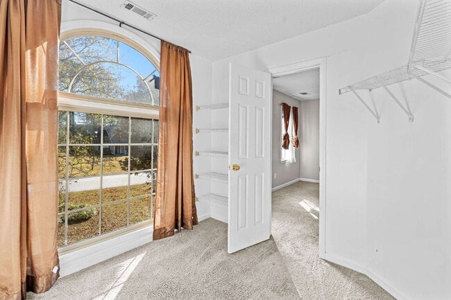 Building Photo - Three Bedroom Rental directly next to Arnall Middle School