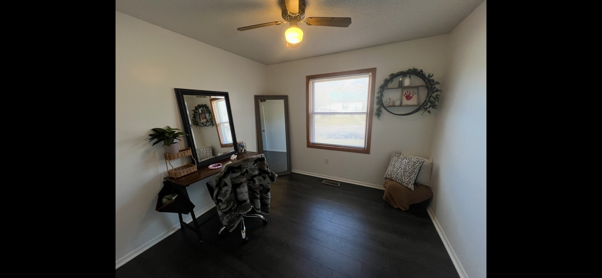 Building Photo - 607 James St NE