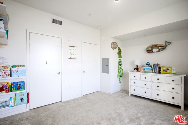 Building Photo - 12655 Bluff Creek Dr