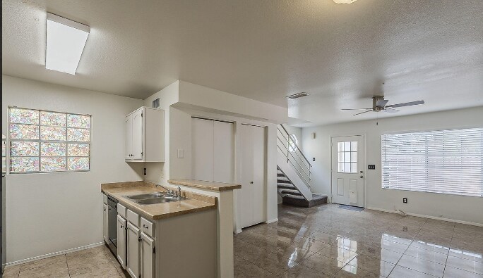 Building Photo - 625 S Westwood