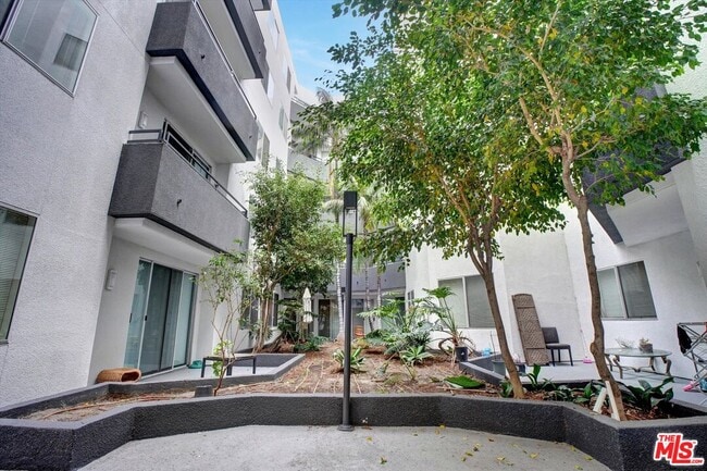 Building Photo - 10600 Wilshire Blvd