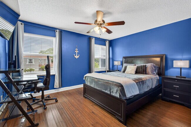Building Photo - 3738 Old Lighthouse Cir