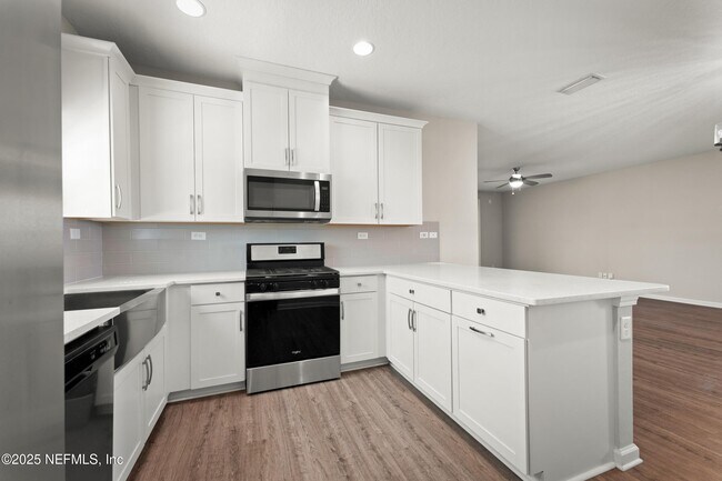 Building Photo - 54 St Barts Ave