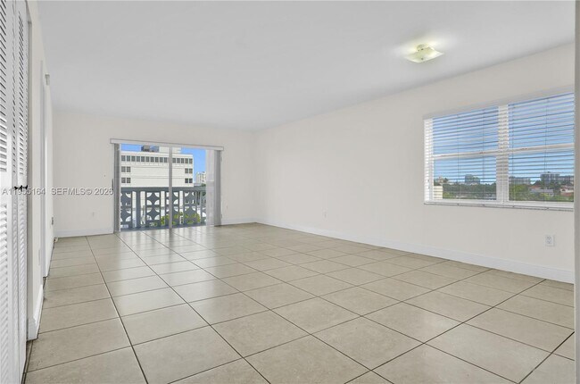 Building Photo - 4141 Nautilus Dr