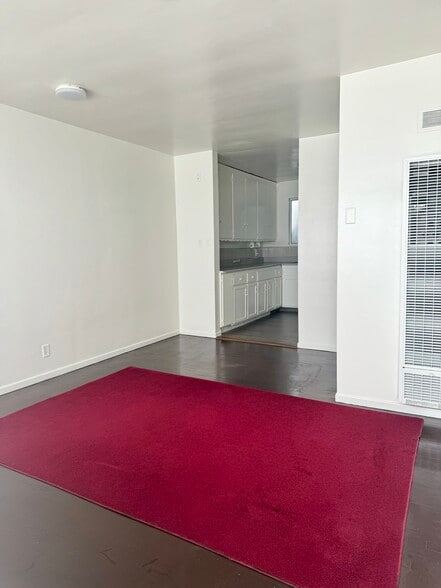 Primary Photo - 13429 Beach Ave
