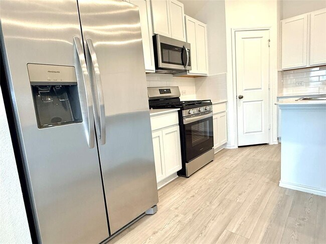 Building Photo - 289 Sormonne Lp