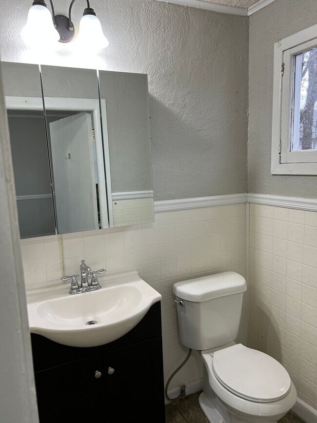 Building Photo - Colville Triplex