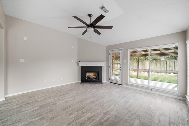 Building Photo - 9847 Willow Crossing Dr