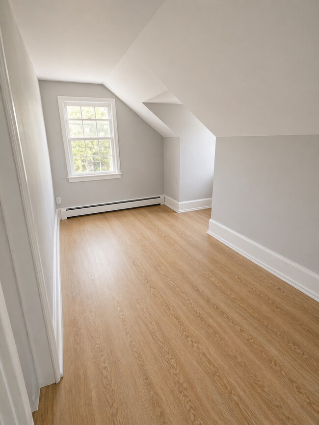 Building Photo - Pennington Rd, Ewing, NJ – 6BR / 2BA. Large single-family home near TCNJ with spacious driveway