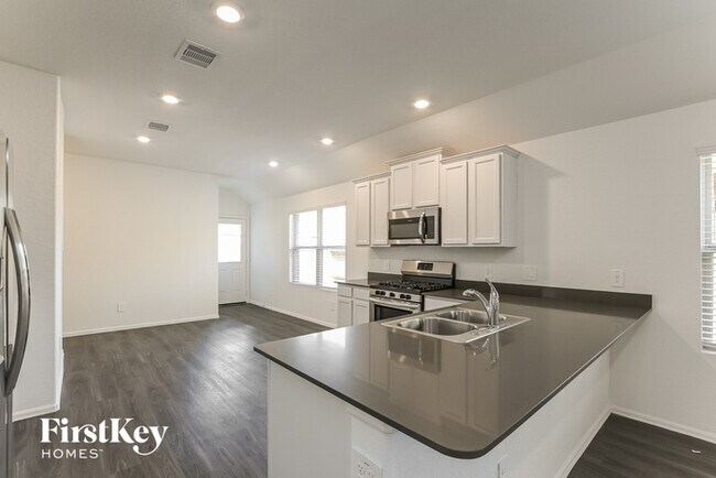 Building Photo - 18438 Summit Ranch Dr