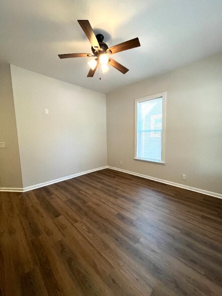 Building Photo - 711 S Jackson St