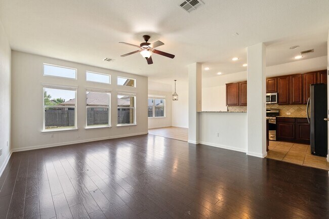 Building Photo - 1049 Regency Ln