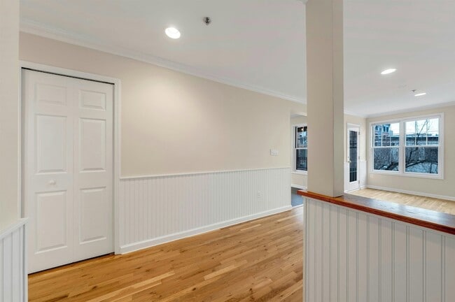 Building Photo - 350 7th St