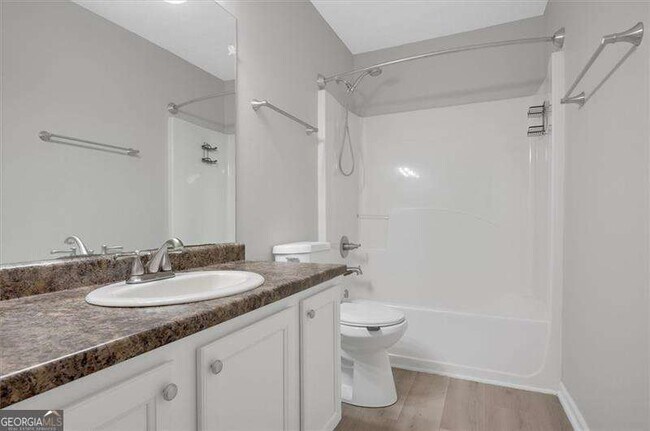 Building Photo - 940 Tree Creek Blvd