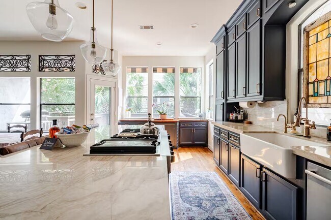 Building Photo - 6515 Minola St