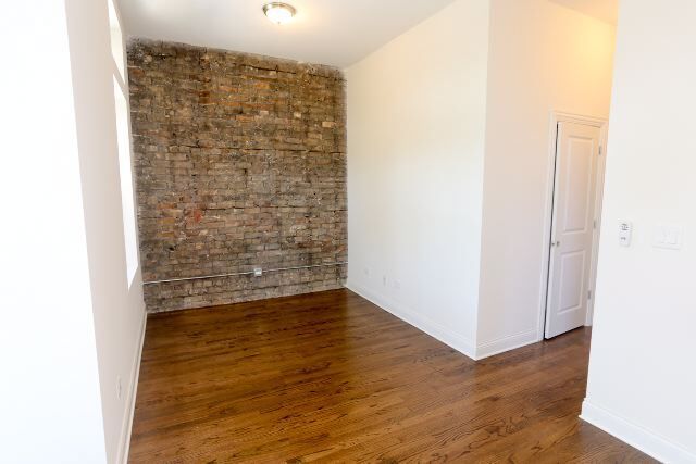 Building Photo - 1656 W Erie St