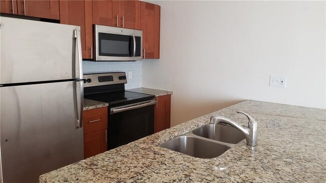 Building Photo - 909 Reinli St