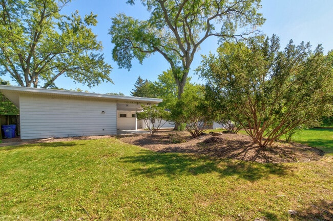 Building Photo - 334 Russet Ln