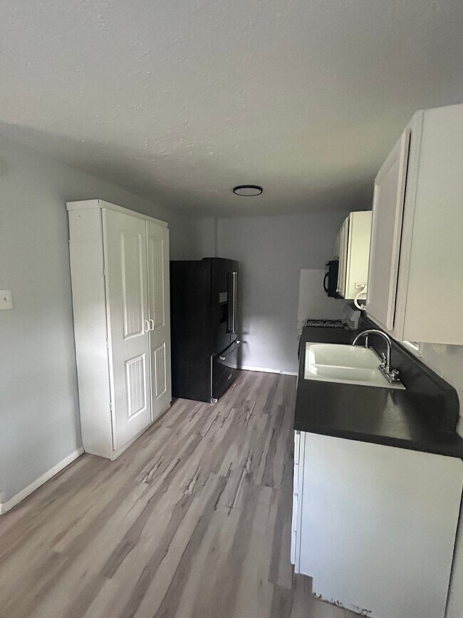 Building Photo - 7534 Blanding Dr
