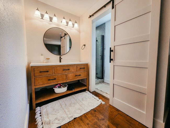 Building Photo - 310 Lacey Dr