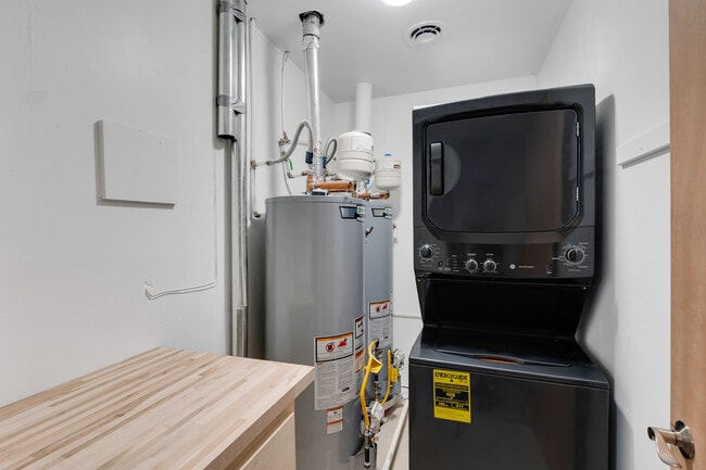 Building Photo - 5415 E 17th St