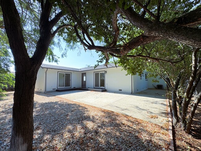Building Photo - 5507 Arizona Dr