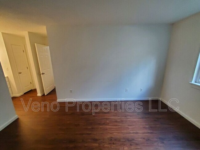 Building Photo - 111 Yorktown Dr