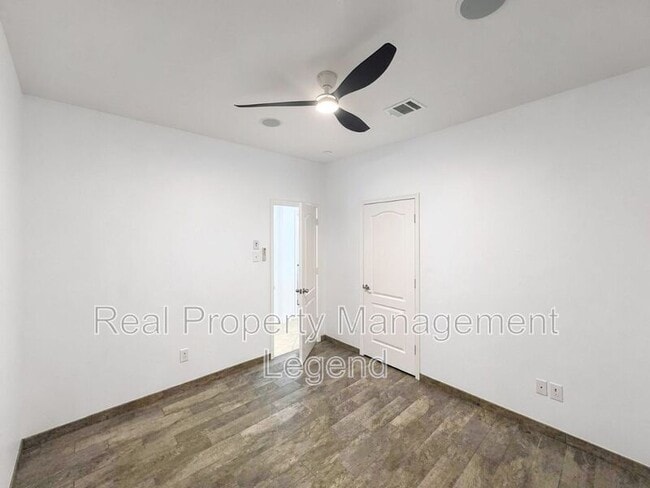 Building Photo - 5729 Knox Dr