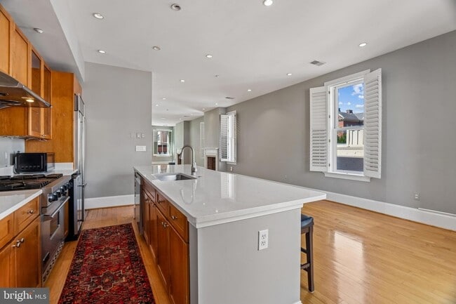 Building Photo - 1343 Q St NW