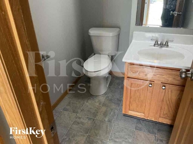 Building Photo - 1488 W Quail Run Dr