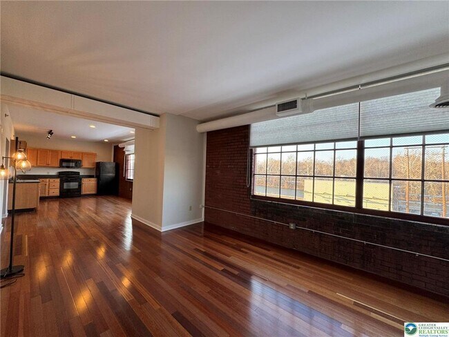 Building Photo - 11 W 2nd St