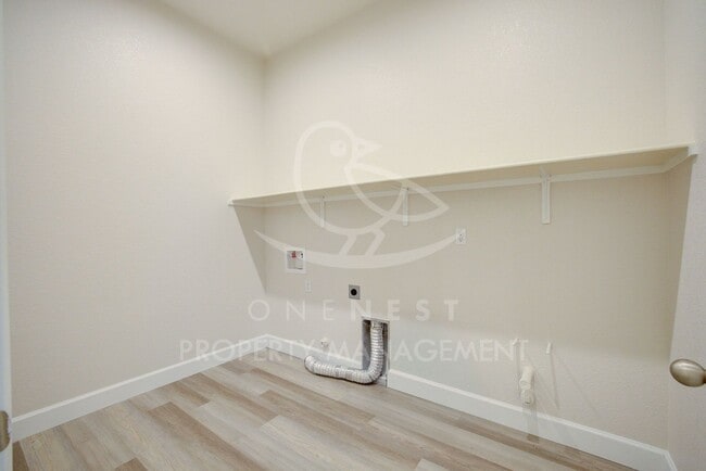Building Photo - Fabulous floorplan; 3 bdrm 3 bthm + bonus ...
