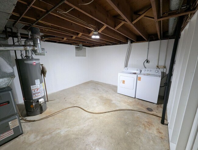 Building Photo - Stylish Santa Maria Stunner - **1/2 off First Month's Rent!!**