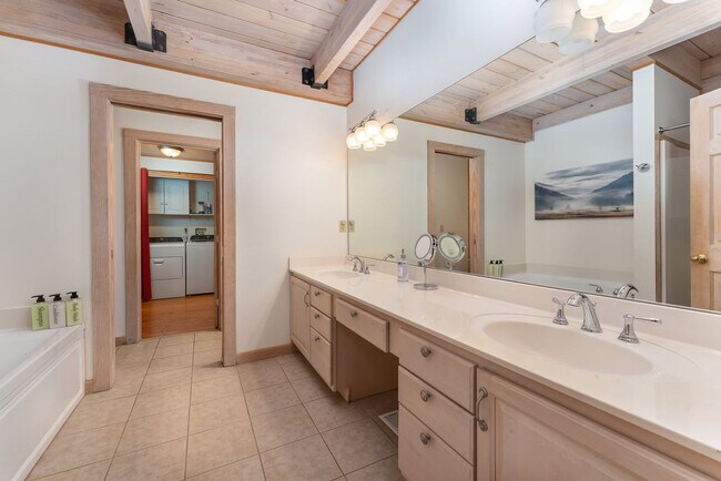 Building Photo - 2224 Brevard Rd