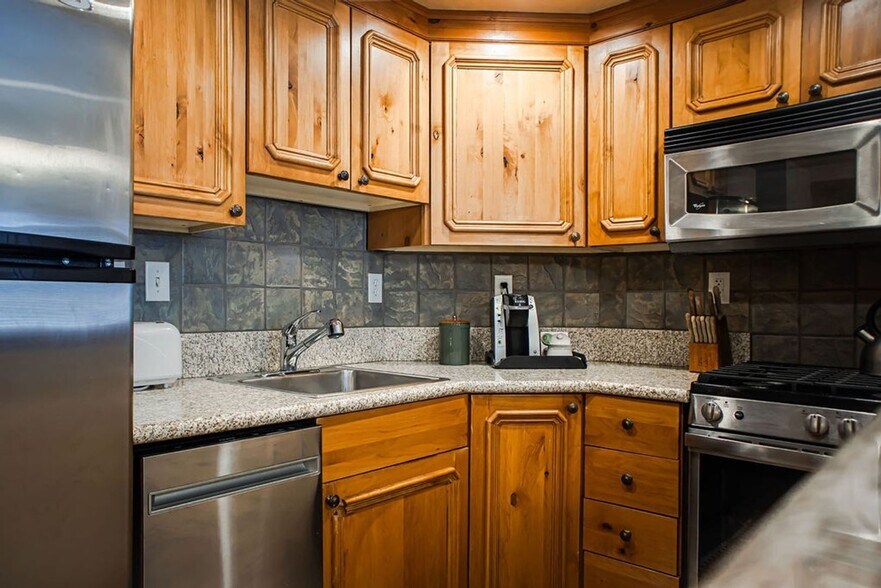 Building Photo - 840 Bigler Ln