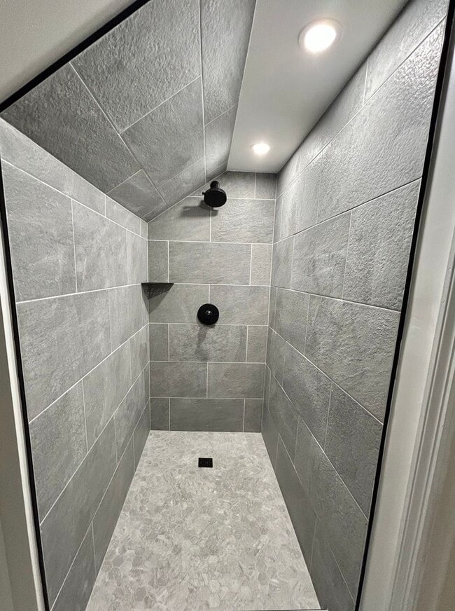 Building Photo - Newly remodeled 3 bedroom, 2 bath home for...