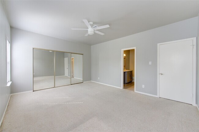 Building Photo - 3050 Holly Hall St