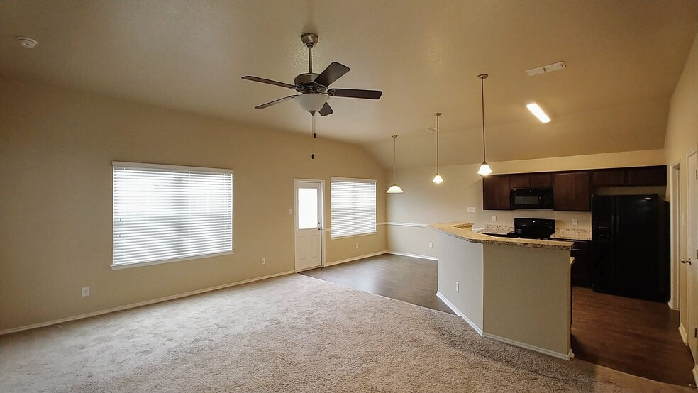 Building Photo - 1105 Wethersfield Ln