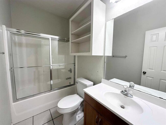 Building Photo - 10000 Shadowview Dr