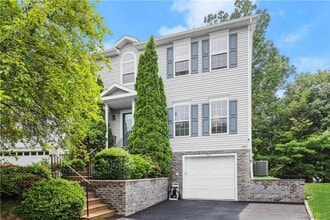 Building Photo - 15 Wimbledon Ct