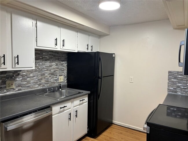 Building Photo - 223 Autumn Chapel Way