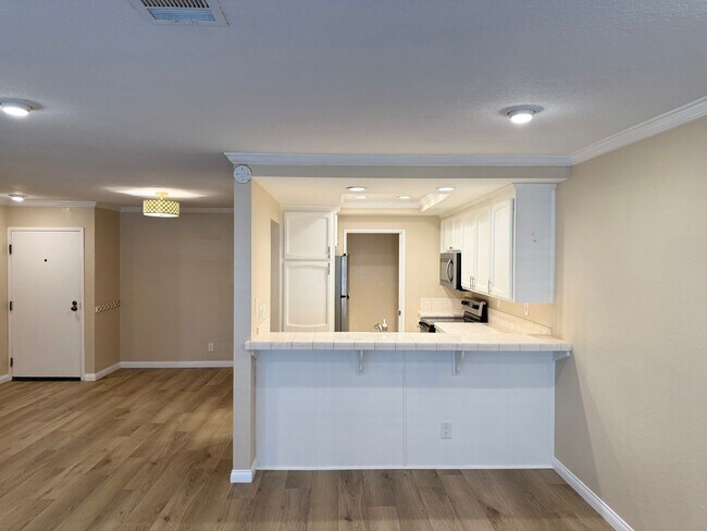 Building Photo - Best Value in Irvine!
